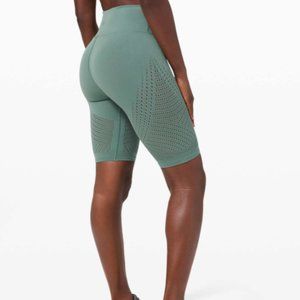 Lululemon Reveal Short Digital Rain